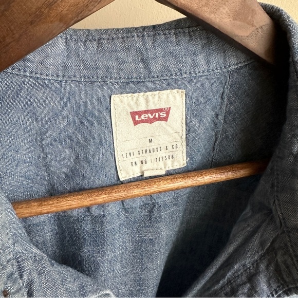 Levi’s Two Tone Cotton Button Down - Picture 6 of 7